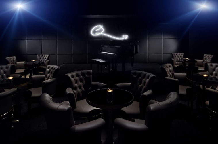 Qs Bar and Lounge  image