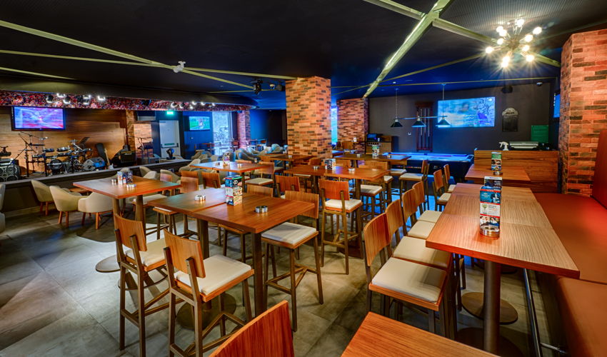 The Huddle Sports Bar & Grill Bur Dubai image